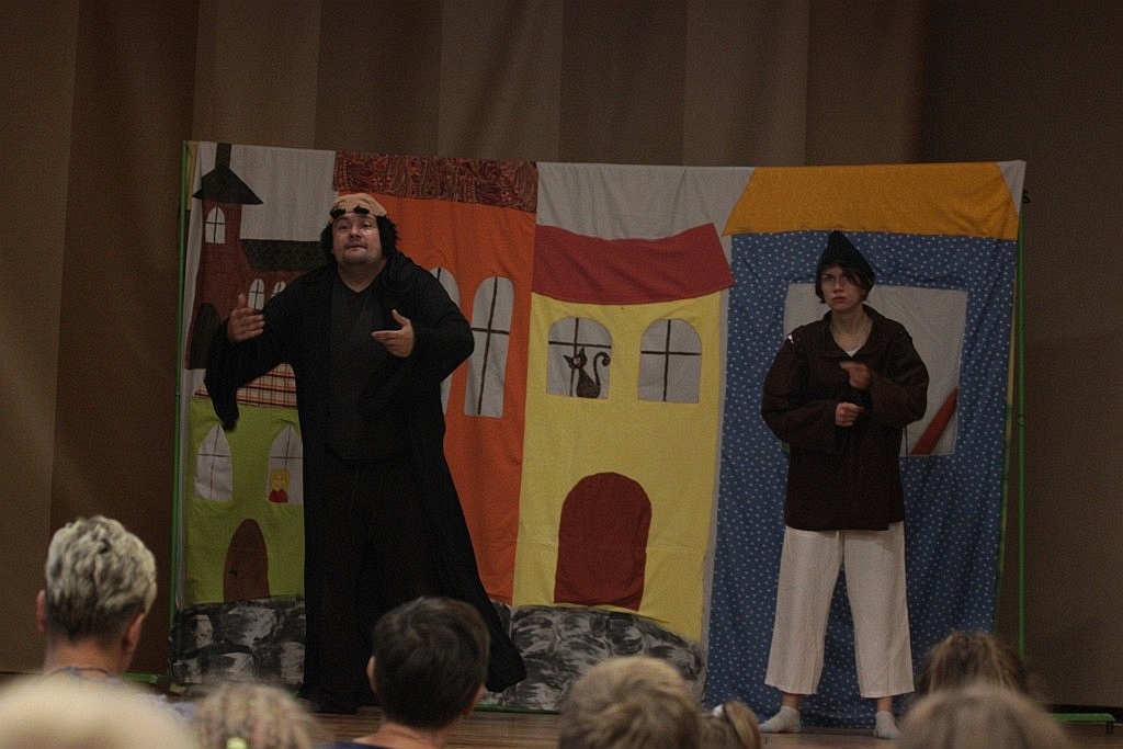 Teatr Blaszany Bębenek wystąpił dla dzieci z gminy Kunice
