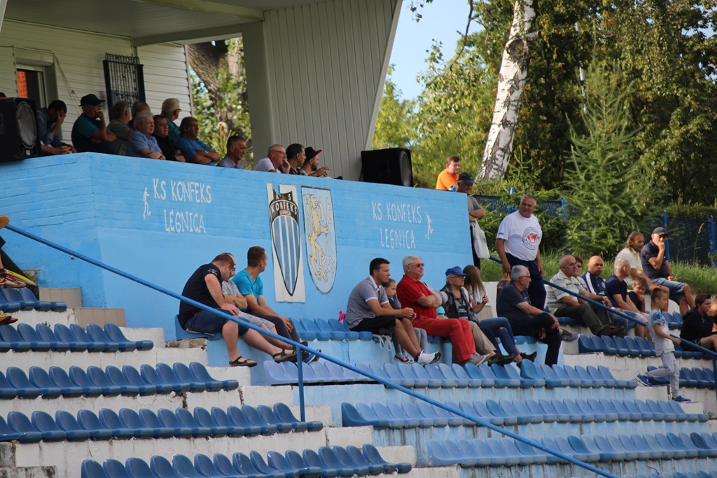 Cztery gole piłkarzy Konfeksu Legnica w meczu z Czarnymi Rokitki