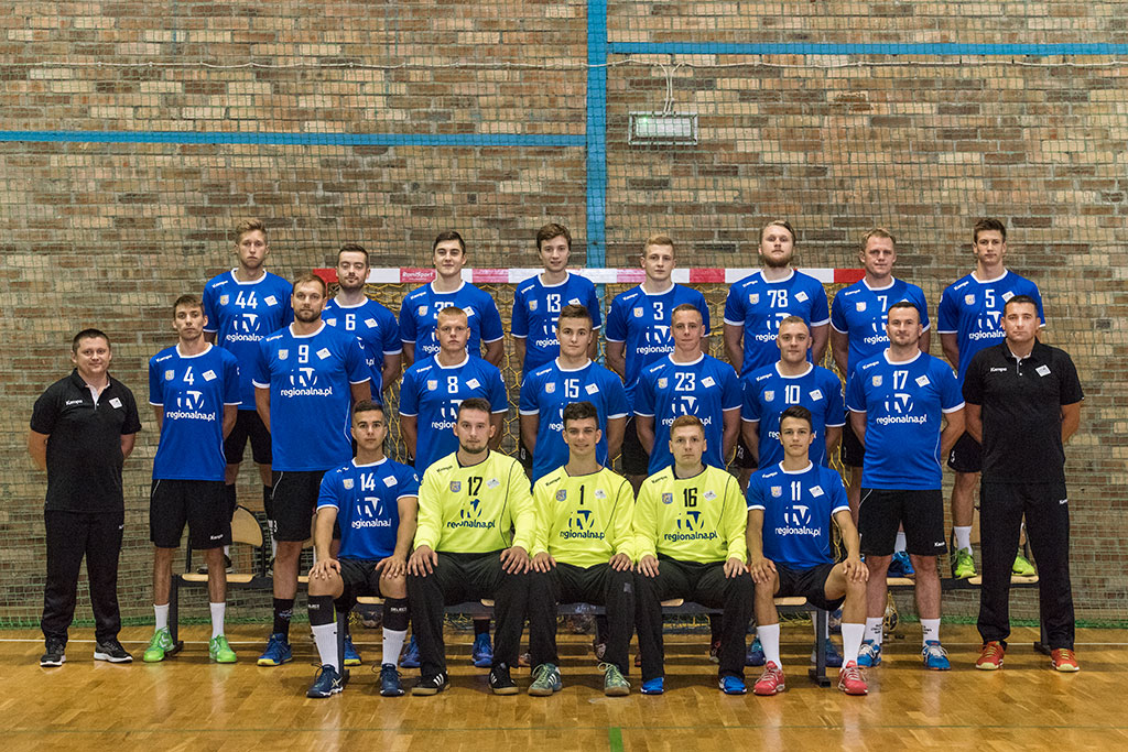 Szczypiorniści Siódemki Miedź Legnica już po sesji zdjęciowej
