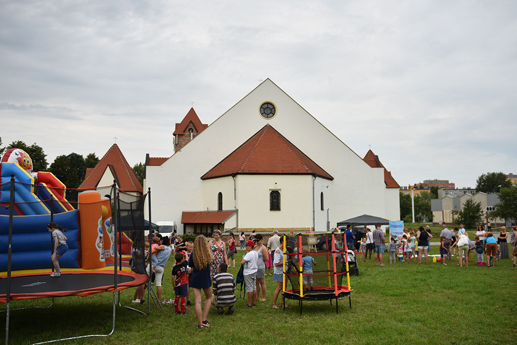 Całe rodziny bawiły się na pikniku zorganizowanym przez LCK