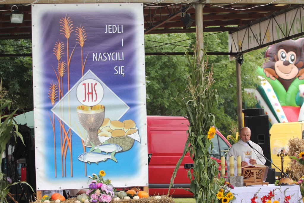 Mieszkańcy gminy Ruja świętują w Tyńcu dożynki gminne