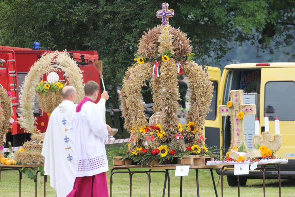 Mieszkańcy gminy Ruja świętują w Tyńcu dożynki gminne