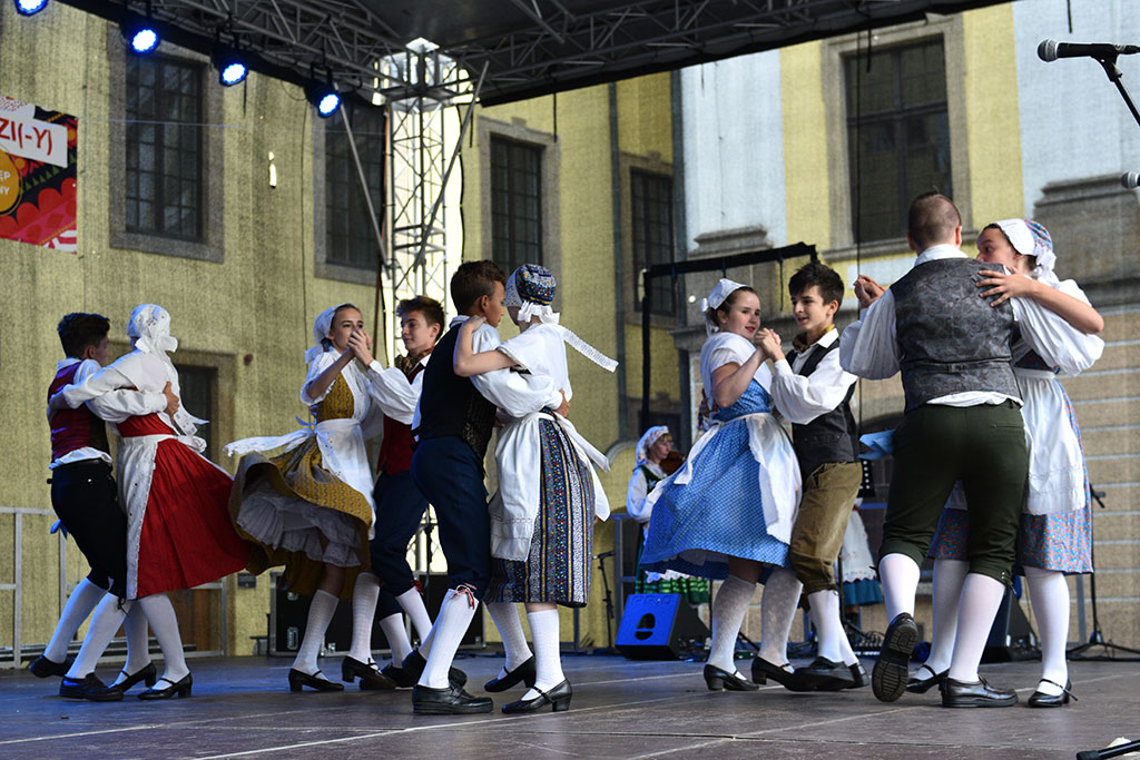 V Legnicki Festiwal Kultur na dziedzińcu Akademii Rycerskiej