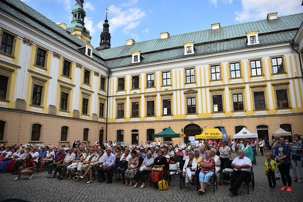V Legnicki Festiwal Kultur na dziedzińcu Akademii Rycerskiej