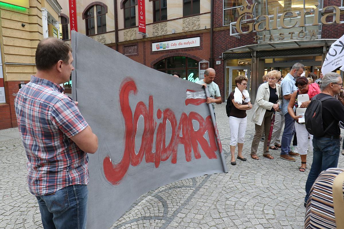 Związek zawodowy zwany „Solidarnością” zakłamuje historię