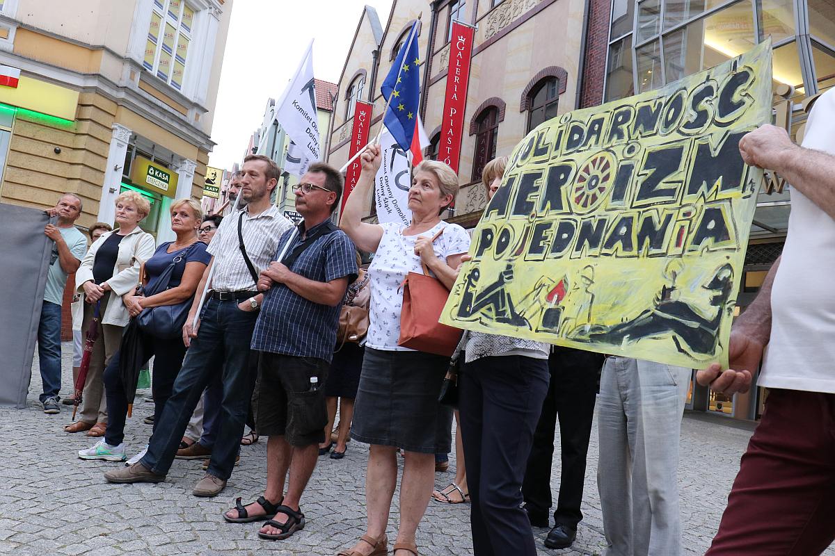 Związek zawodowy zwany „Solidarnością” zakłamuje historię