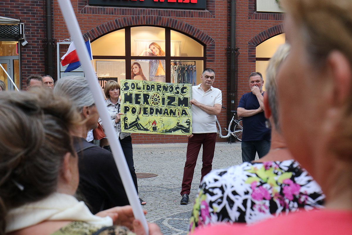 Związek zawodowy zwany „Solidarnością” zakłamuje historię
