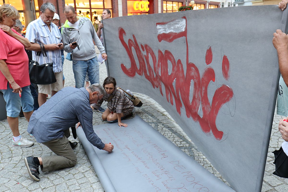 Związek zawodowy zwany „Solidarnością” zakłamuje historię
