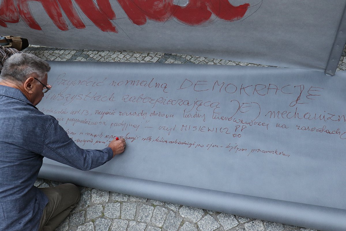 Związek zawodowy zwany „Solidarnością” zakłamuje historię