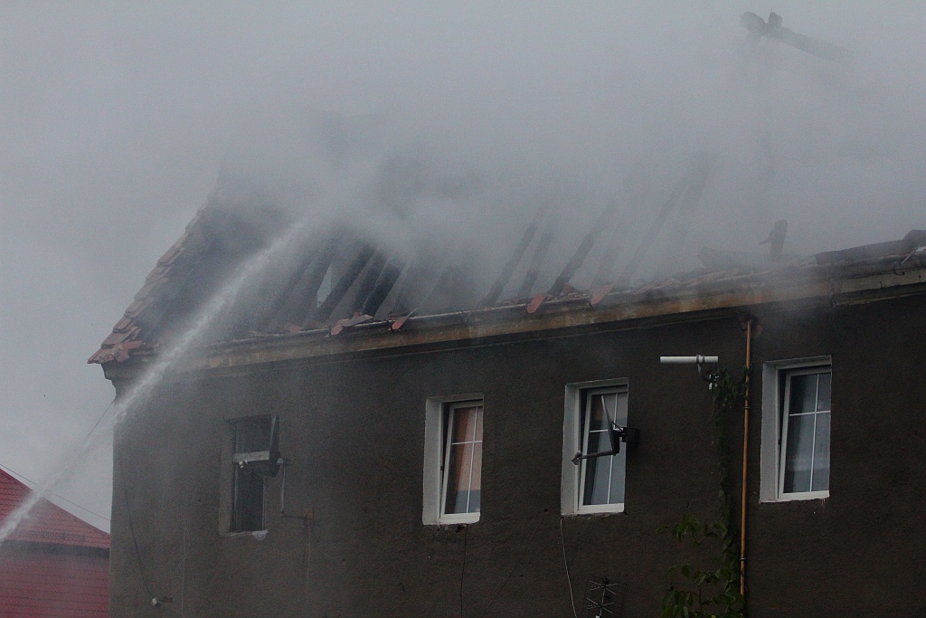 11 zastępów straży gasi pożar w Szczytnikach nad Kaczawą