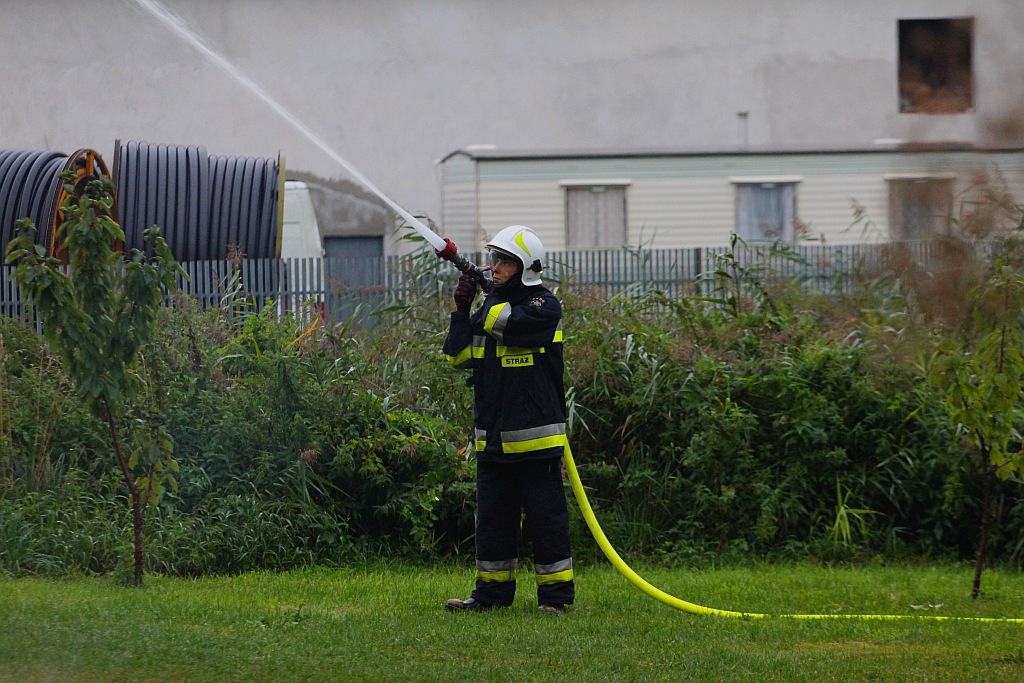 11 zastępów straży gasi pożar w Szczytnikach nad Kaczawą