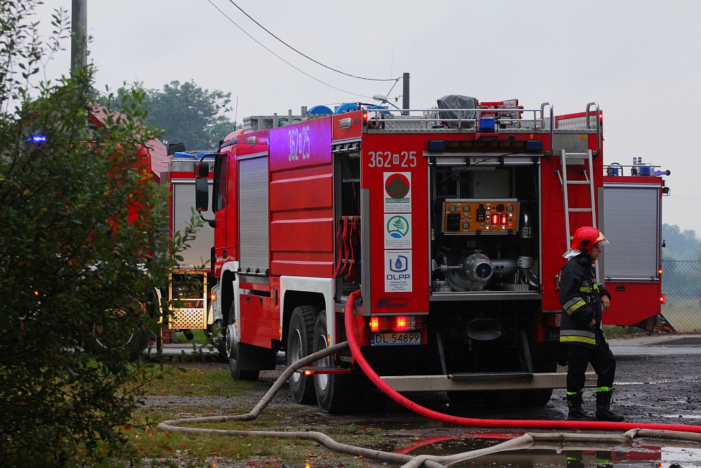 11 zastępów straży gasi pożar w Szczytnikach nad Kaczawą