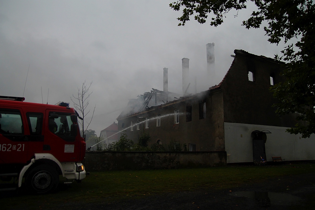 11 zastępów straży gasi pożar w Szczytnikach nad Kaczawą