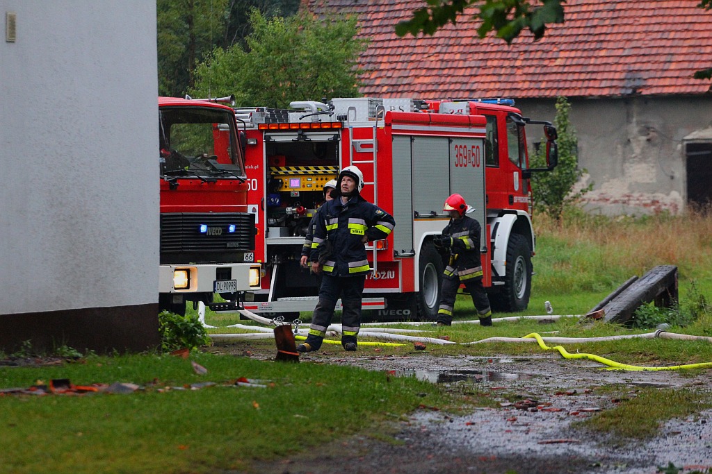 11 zastępów straży gasi pożar w Szczytnikach nad Kaczawą