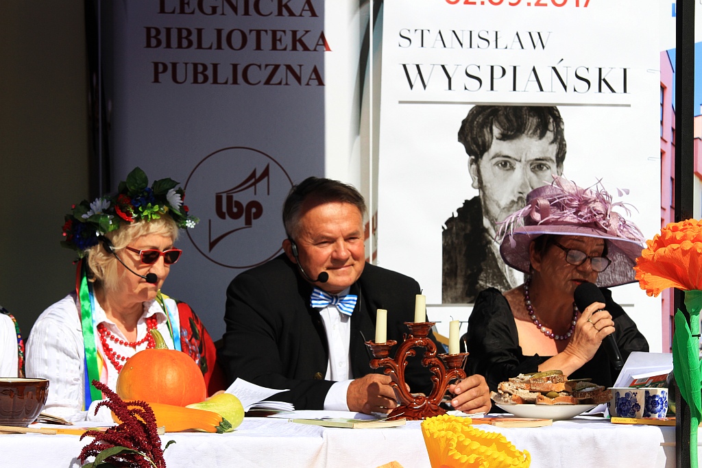 W rynku odbyło się wspólne czytanie „Wesela” Wyspiańskiego