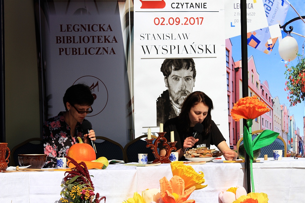 W rynku odbyło się wspólne czytanie „Wesela” Wyspiańskiego