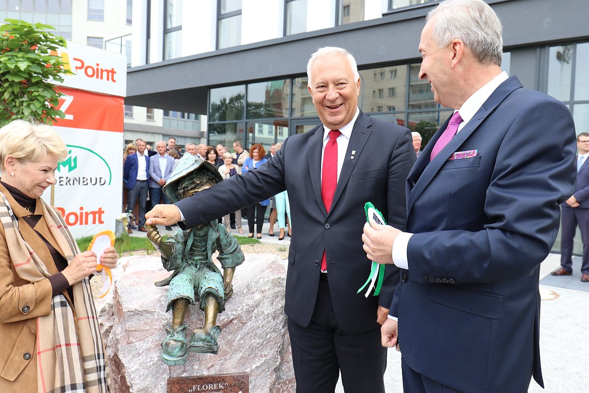 Zakończenie budowy i otwarcie budynku wielofunkcyjnego Mpoint