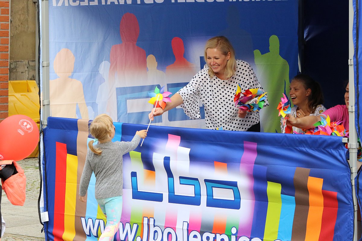 Ukochana ulica legniczan zaprosiła na imieniny cz. 1