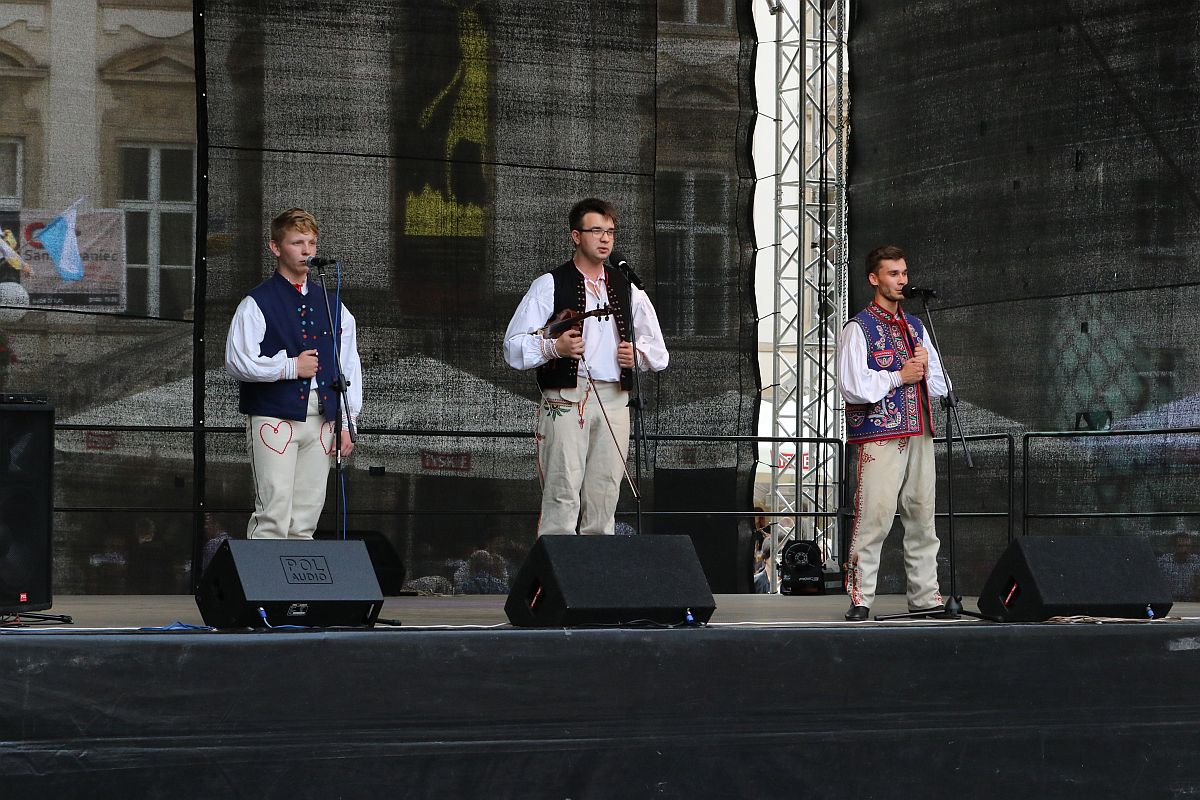 Ukochana ulica legniczan zaprosiła na imieniny cz. 1
