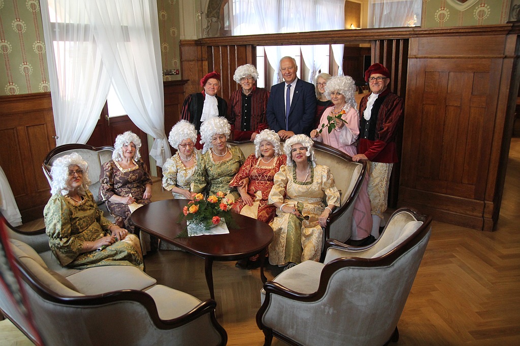 Legniczanie zwiedzali ratusz - siedzibę władz miejskich