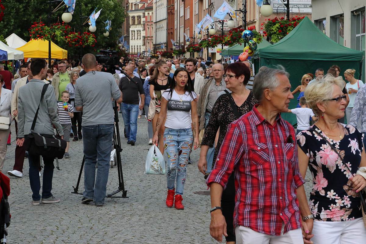 Ukochana ulica legniczan zaprosiła na imieniny cz. 1