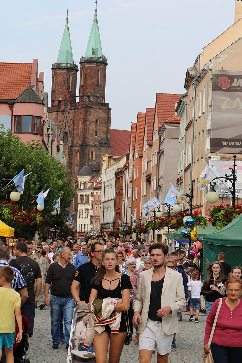 Ukochana ulica legniczan zaprosiła na imieniny cz. 1