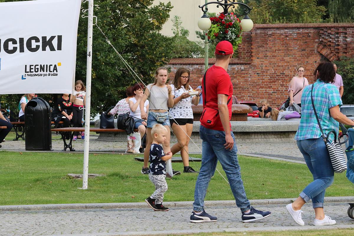 Ukochana ulica legniczan zaprosiła na imieniny cz. 1