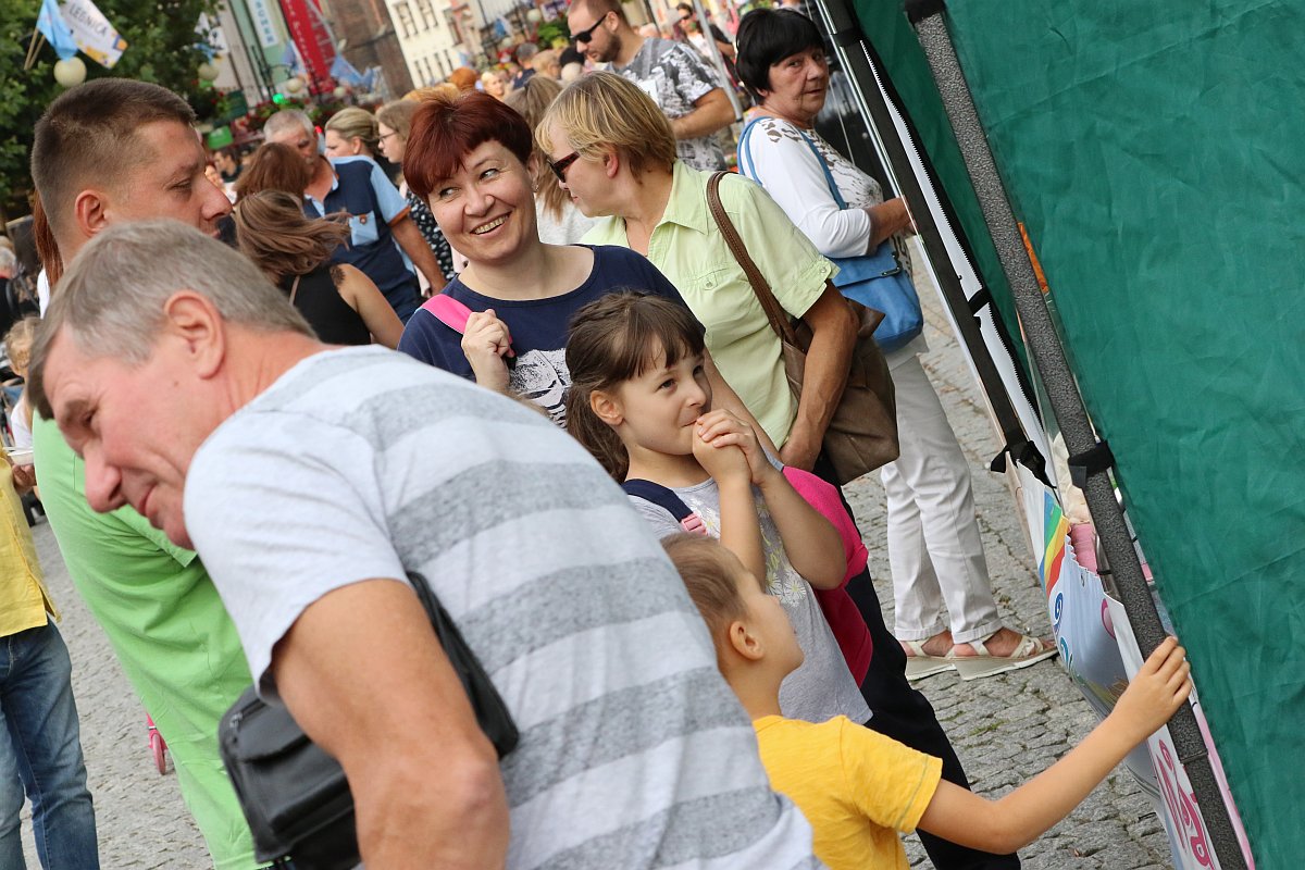 Ukochana ulica legniczan zaprosiła na imieniny cz. 1