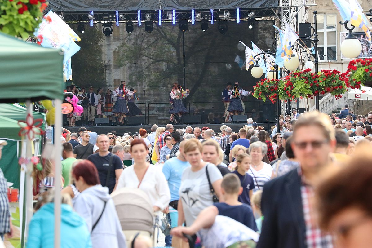 Ukochana ulica legniczan zaprosiła na imieniny cz. 1