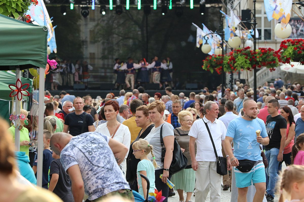 Ukochana ulica legniczan zaprosiła na imieniny cz. 1