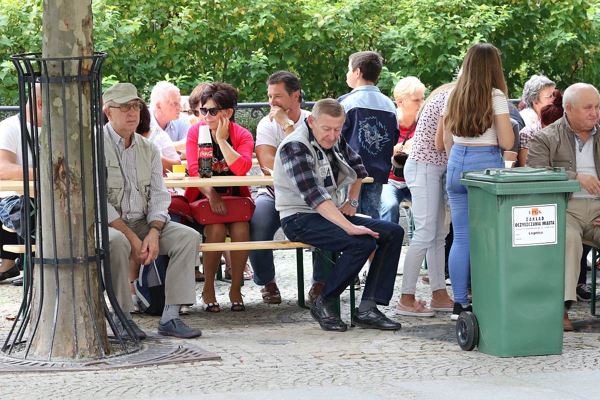 Ukochana ulica legniczan zaprosiła na imieniny cz. 1