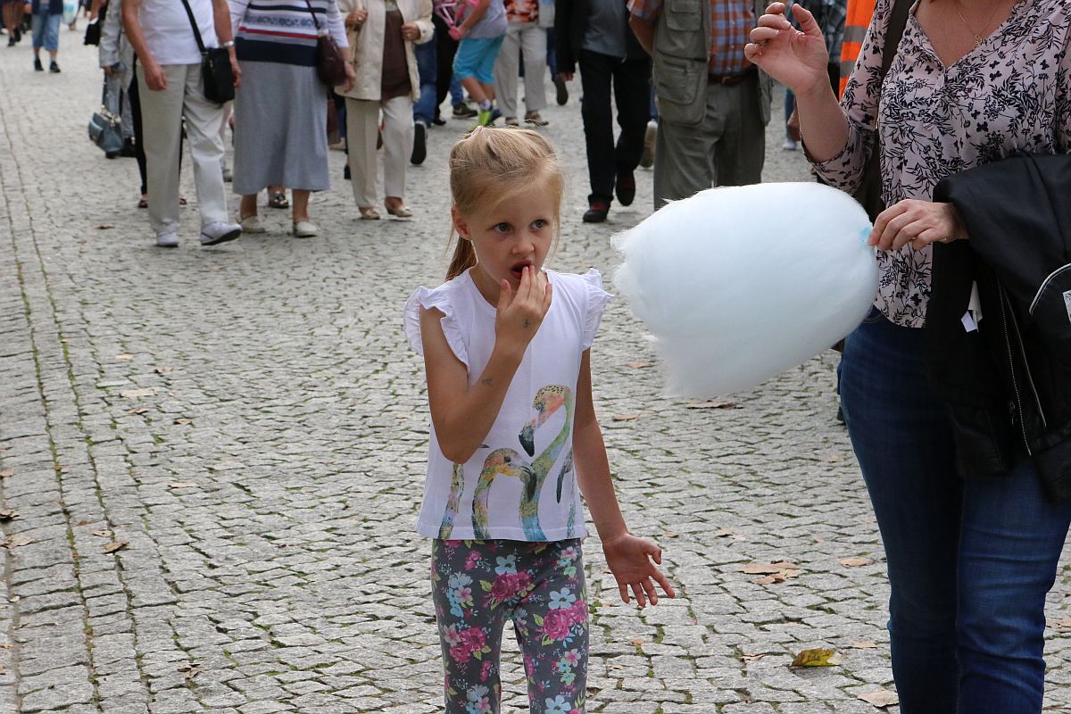 Ukochana ulica legniczan zaprosiła na imieniny cz. 1