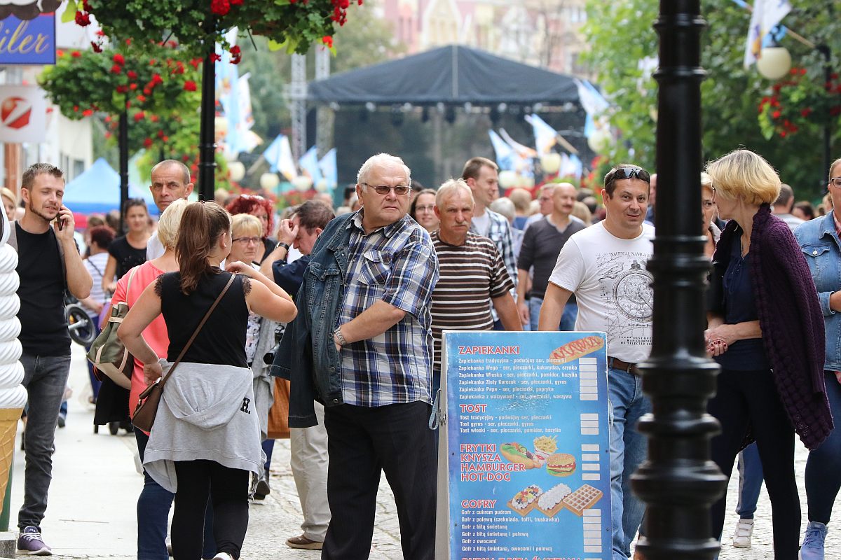 Ukochana ulica legniczan zaprosiła na imieniny cz. 1