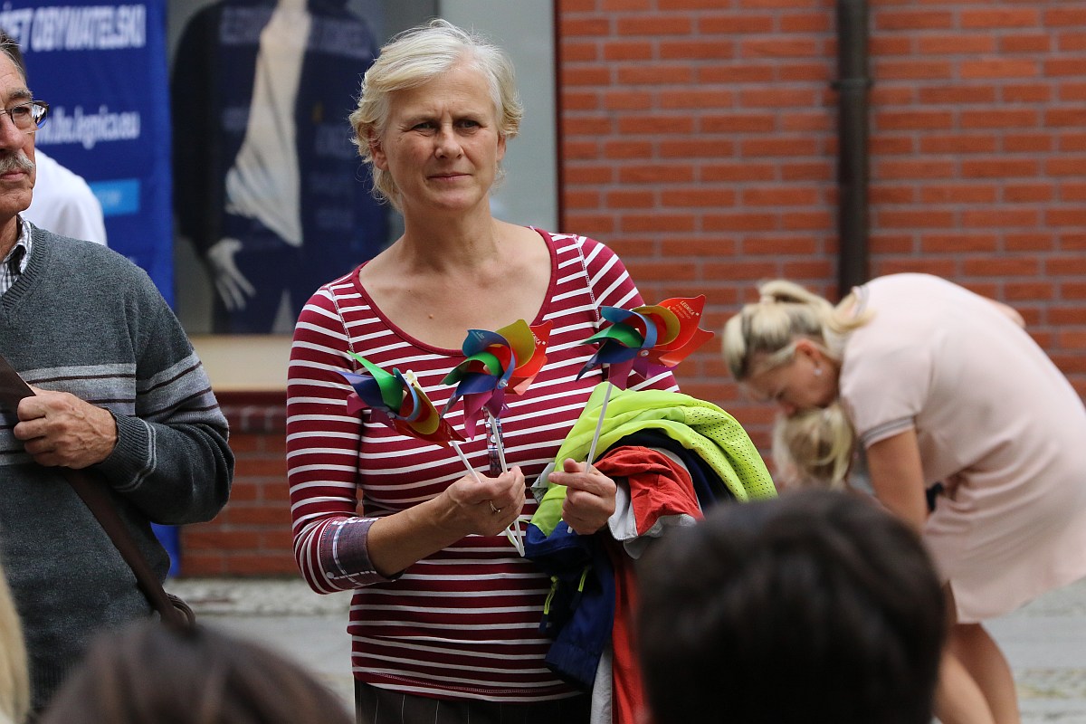 Ukochana ulica legniczan zaprosiła na imieniny cz. 1