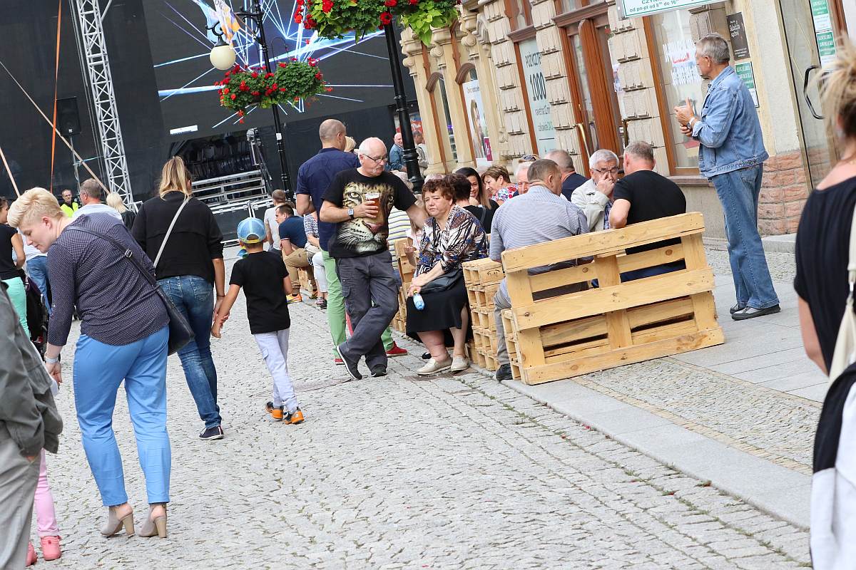 Ukochana ulica legniczan zaprosiła na imieniny cz. 1