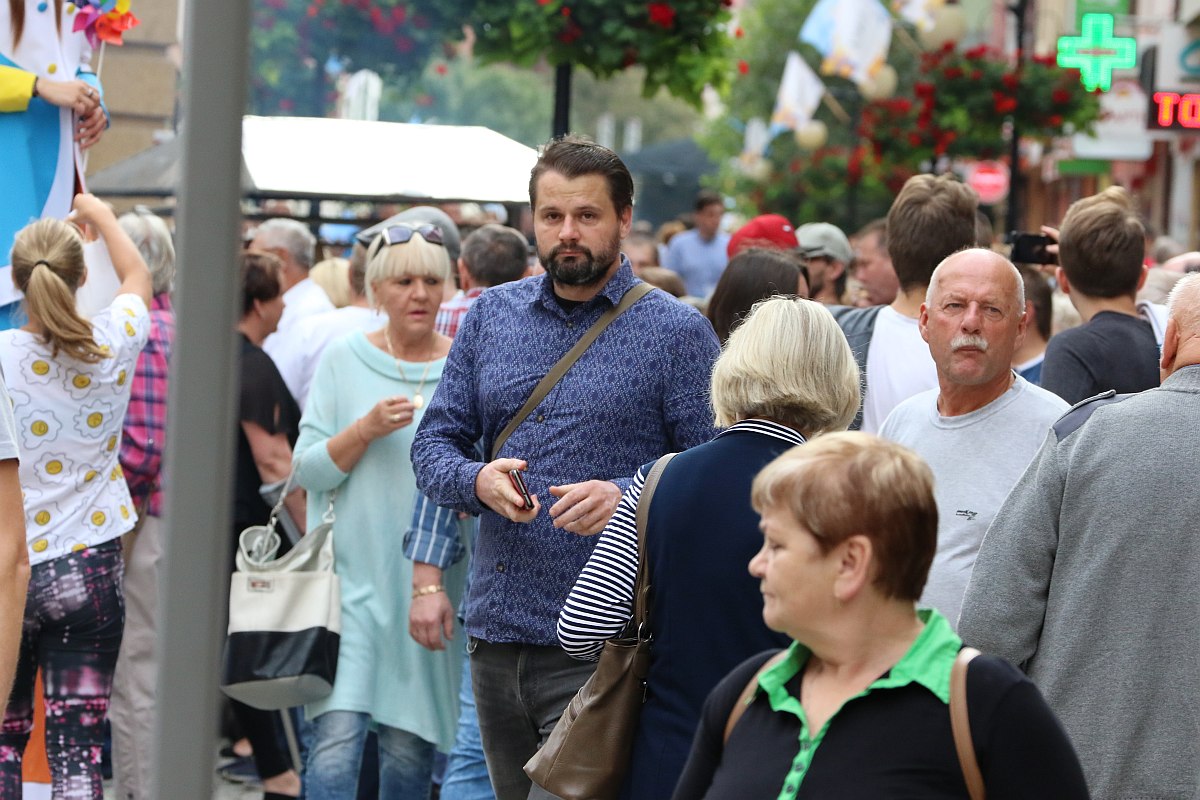 Ukochana ulica legniczan zaprosiła na imieniny cz. 1