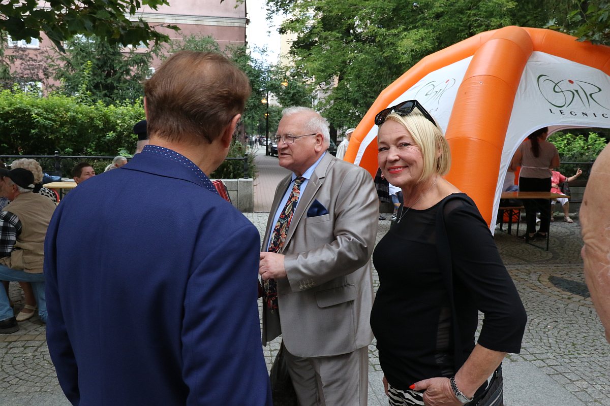 Ukochana ulica legniczan zaprosiła na imieniny cz. 1