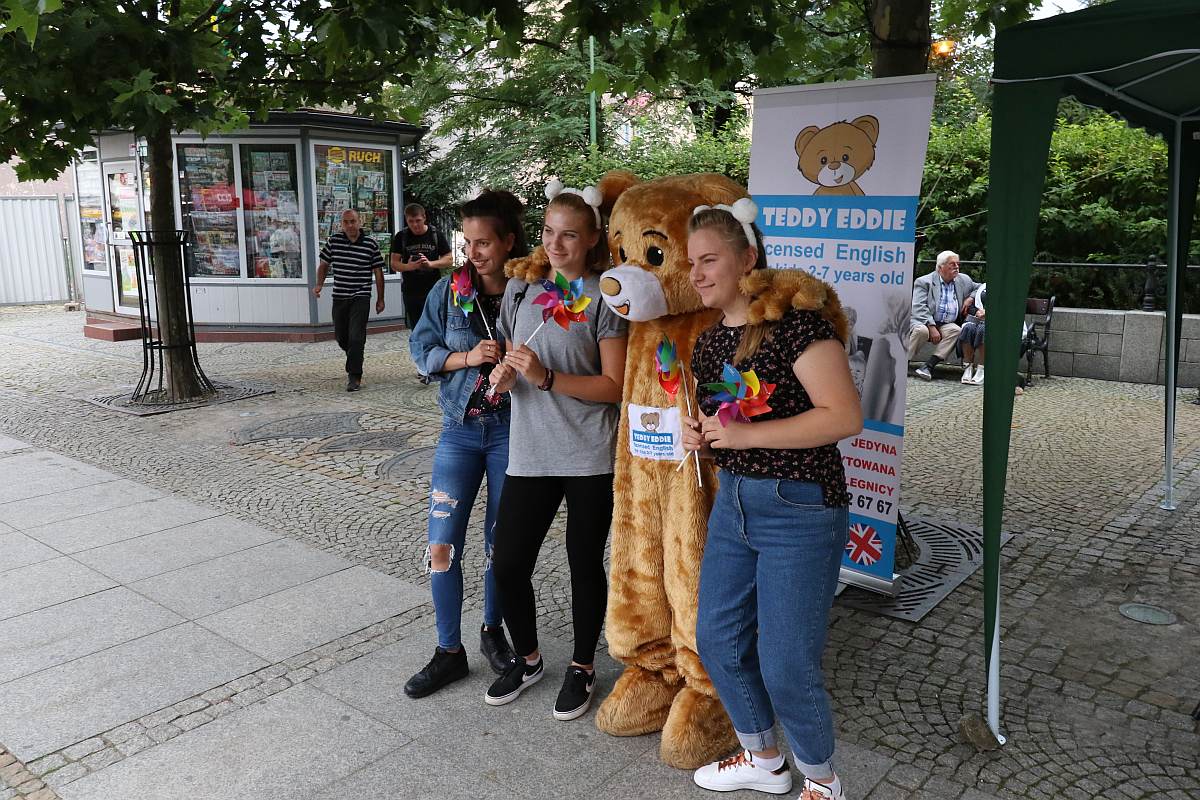 Ukochana ulica legniczan zaprosiła na imieniny cz. 1