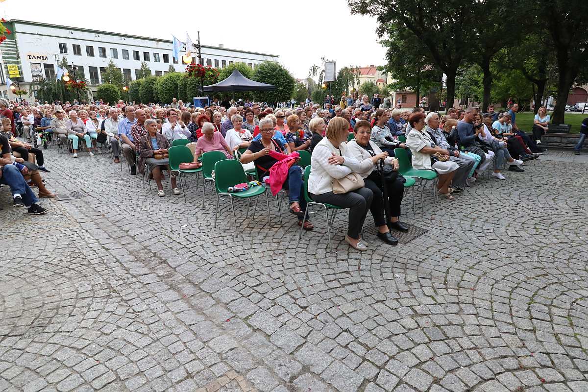 Ukochana ulica legniczan zaprosiła na imieniny cz. 1
