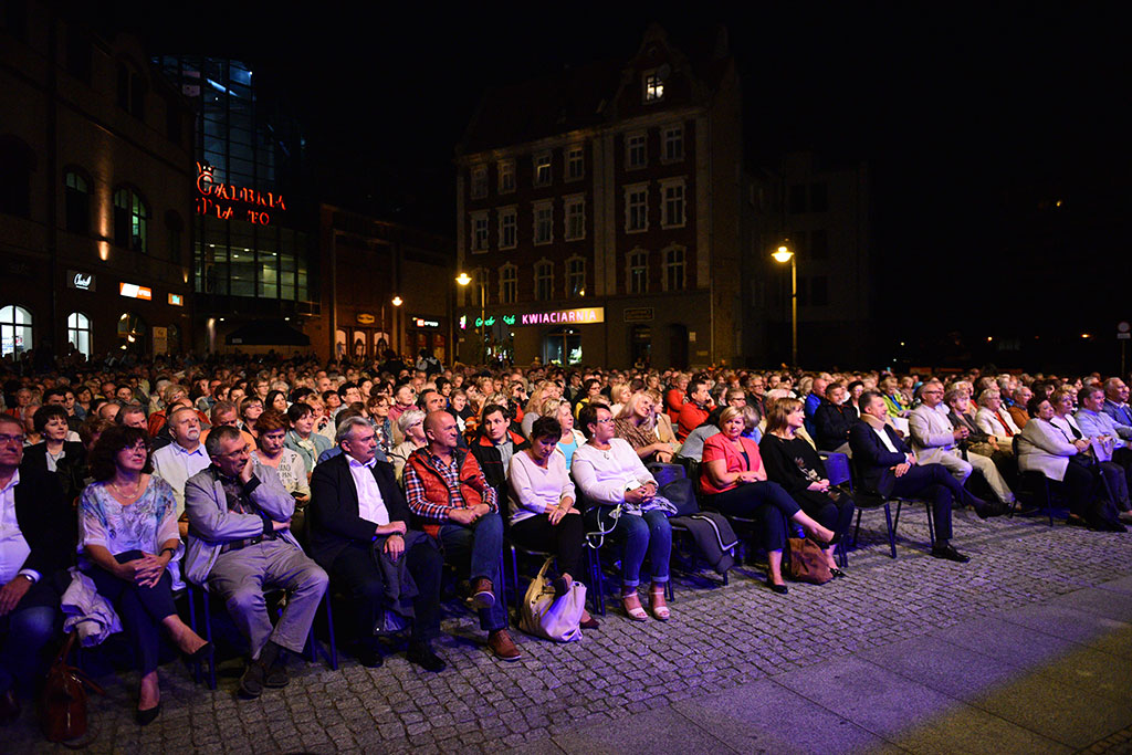 Ukochana ulica legniczan zaprosiła na imieniny cz. 2