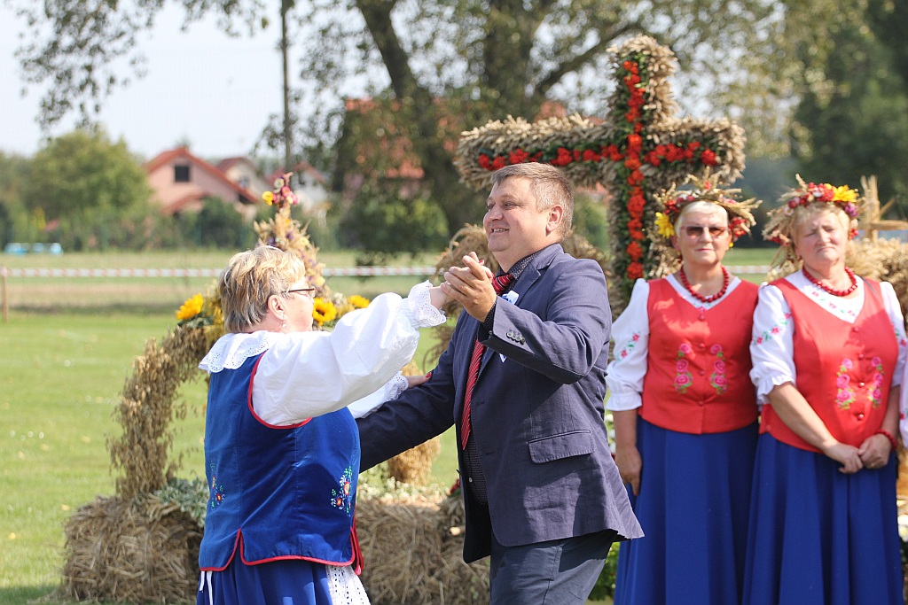 Gmina Legnickie Pole w sobotę bawiła się na dożynkach