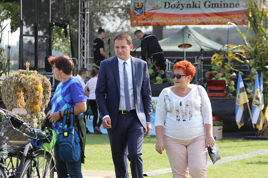 Gmina Legnickie Pole w sobotę bawiła się na dożynkach