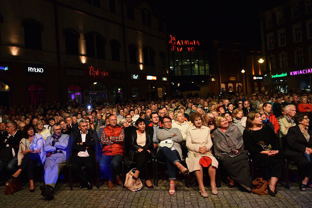 Ukochana ulica legniczan zaprosiła na imieniny cz. 2