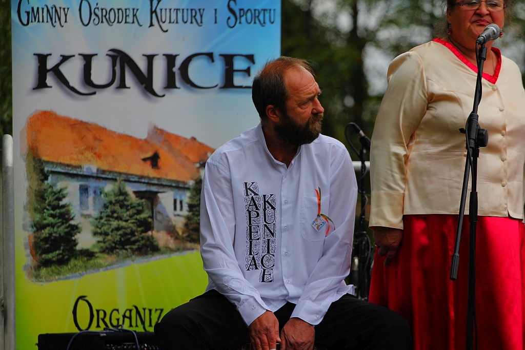 Na ludowo i folkowo zagrały zespoły w kunickiej Folk-Biesiadzie