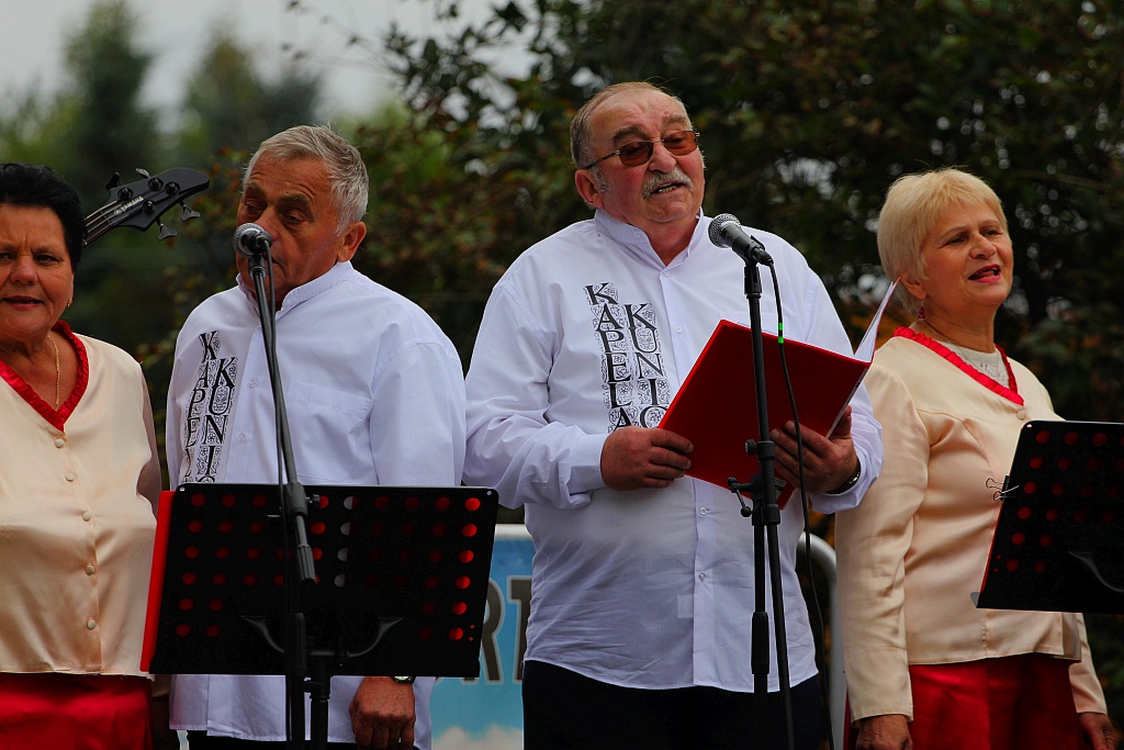 Na ludowo i folkowo zagrały zespoły w kunickiej Folk-Biesiadzie