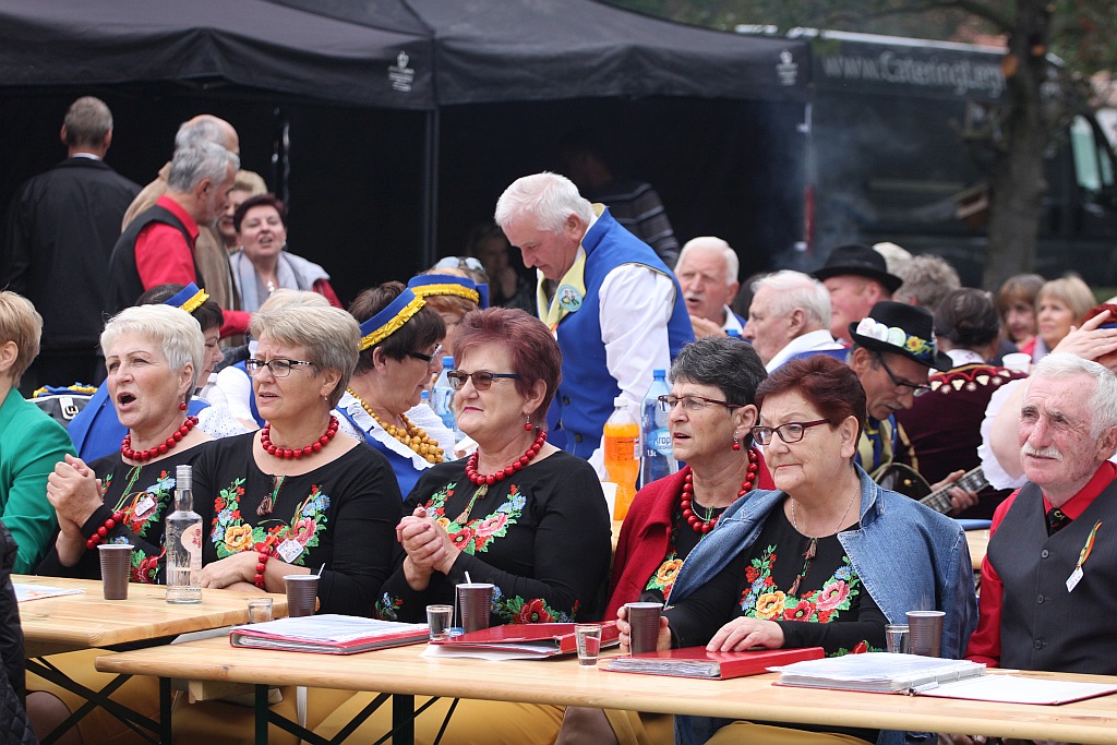 Na ludowo i folkowo zagrały zespoły w kunickiej Folk-Biesiadzie