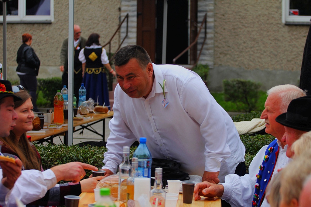 Na ludowo i folkowo zagrały zespoły w kunickiej Folk-Biesiadzie