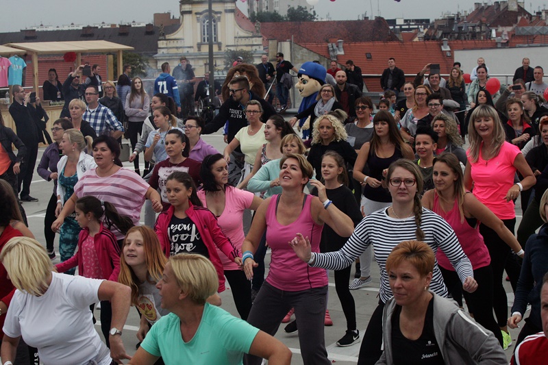Na dachu Galerii Piastów odbył się charytatywny maraton tańca