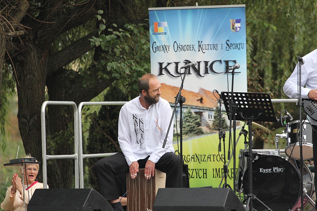 Na ludowo i folkowo zagrały zespoły w kunickiej Folk-Biesiadzie