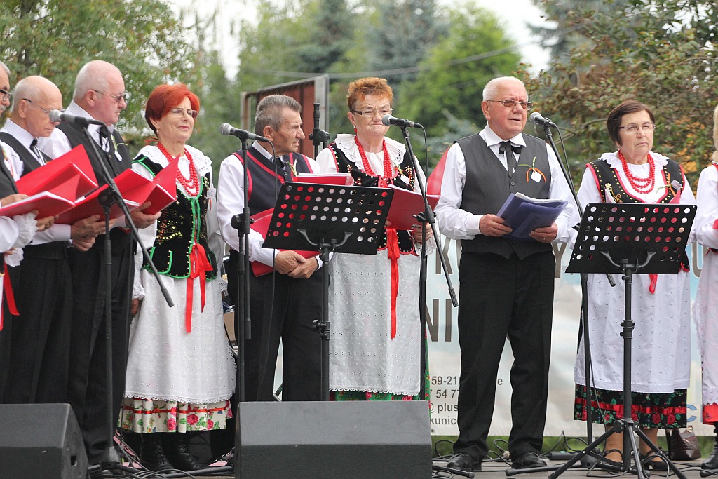 Na ludowo i folkowo zagrały zespoły w kunickiej Folk-Biesiadzie